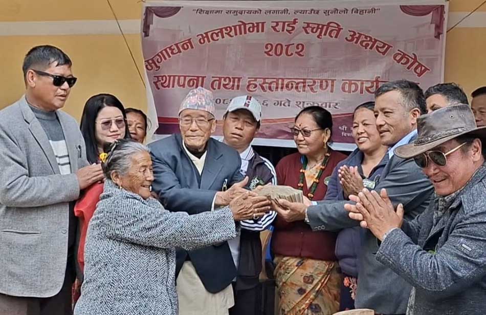 बुवाआमाको स्मृतिमा विद्यालयमा अक्षयकोष स्थापना   